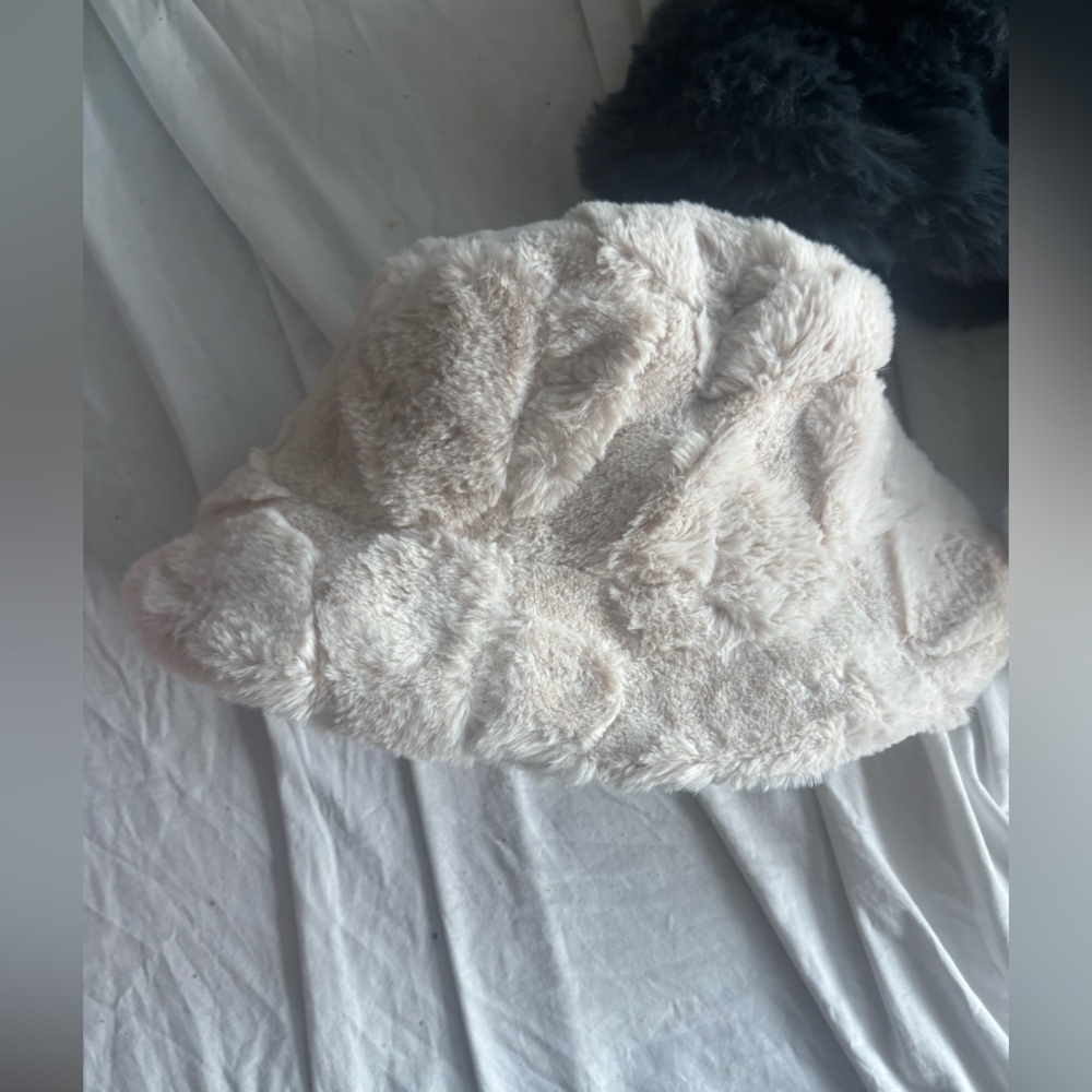 Faux Fur Furry Fuzzy Winter Bucket Hat Set - Black, Cream, White all brand new - Picture 2 of 5